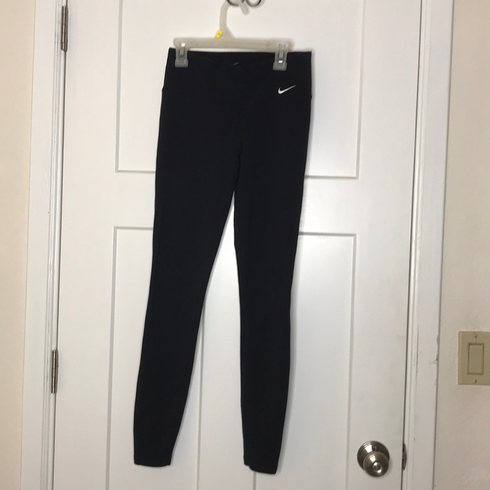 Black Nike leggings